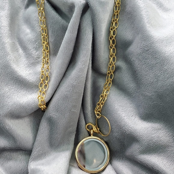 Floating Locket w/Chain Plus 3 Random Charms - Picture 2 of 3